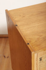 Dębowa szafka/komoda z czterema głębokimi szufladami z czarnobiałymi frontami, TYP U 458, projekt Jiri Jiroutek dla Interier Praha, Czechosłowacja, lata 60. - obrazek 50