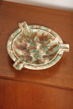 Duża zielono-brązowa fajansowa okrągła popielnica, Polskie Zjednoczone Fabryki Fajansu „Włocławek” we Włocławku, Polska, lata 1945-1955 - obrazek 5