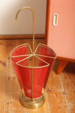 Mosiężny parasolnik/stojak na parasole w kolorze starego złota z bokami z blachy perforowanej lakierowanej na czerwono, Wagner Keller, Niemcy, lata 50/60. - obrazek 5