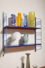 Modułowa szafka/regał na metalowej niebieskiej konstrukcji z dwoma metalowymi półkami z regulowaną wysokością, projekt Adriaan Dekker dla firmy Tomado, Holandia, lata 60. - obrazek 51