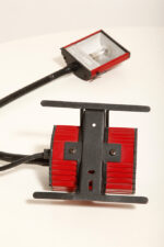 Jednopunktowa czerwono-czarna lampa biurkowa/nocna/lampa ścienna/kinkiet "Ciao 1170" z kloszem na ruchomym giętym ramieniu, projekt Ezio Didone dla firmy Arteluce, Włochy, lata 80. - obrazek 52