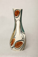 Fajansowy wazon ręcznie malowany podszkliwnie w pomarańczowe, zielone (morskie) i brązowe wzory, projekt Jan Sowiński, Włocławskie Zakłady Ceramiki Stołowej we Włocławku, wzór 284 z 1958 roku - obrazek 6