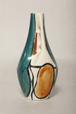 Fajansowy wazon ręcznie malowany podszkliwnie w pomarańczowe, zielone (morskie) i brązowe wzory, projekt Wit Płażewski, Włocławskie Zakłady Ceramiki Stołowej we Włocławku, wzór 443 z 1960 roku - obrazek 6