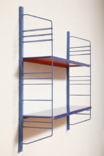 Modułowa szafka/regał na metalowej niebieskiej konstrukcji z dwoma metalowymi półkami z regulowaną wysokością, projekt Adriaan Dekker dla firmy Tomado, Holandia, lata 60. - obrazek 61