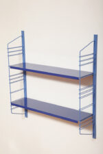 Modułowa szafka/regał na metalowej niebieskiej konstrukcji z dwoma metalowymi półkami z regulowaną wysokością, projekt Adriaan Dekker dla firmy Tomado, Holandia, lata 60. - obrazek 65