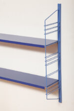 Modułowa szafka/regał na metalowej niebieskiej konstrukcji z dwoma metalowymi półkami z regulowaną wysokością, projekt Adriaan Dekker dla firmy Tomado, Holandia, lata 60. - obrazek 67