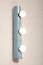 Smukła trzypunktowa aluminiowa cylindryczna niebieska lampa ścienna/kinkiet o pionowej, lub poziomej orientacji, Targetti, Włochy, lata 80. - obrazek 12