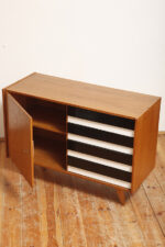 Dębowa szafka/komoda z czterema głębokimi szufladami z czarnobiałymi frontami, TYP U 458, projekt Jiri Jiroutek dla Interier Praha, Czechosłowacja, lata 60. - obrazek 7