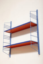 Modułowa szafka/regał na metalowej niebieskiej konstrukcji z dwoma metalowymi półkami z regulowaną wysokością, projekt Adriaan Dekker dla firmy Tomado, Holandia, lata 60. - obrazek 78