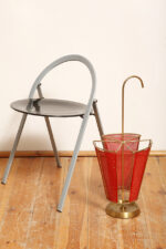 Mosiężny parasolnik/stojak na parasole w kolorze starego złota z bokami z blachy perforowanej lakierowanej na czerwono, Wagner Keller, Niemcy, lata 50/60. - obrazek 9