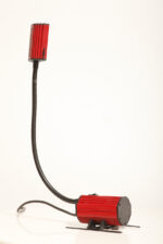 Jednopunktowa czerwono-czarna lampa biurkowa/nocna/lampa ścienna/kinkiet "Ciao 1170" z kloszem na ruchomym giętym ramieniu, projekt Ezio Didone dla firmy Arteluce, Włochy, lata 80. - obrazek 10