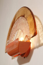 Duża dwupunktowa łososiowa lampa ścienna/kinkiet ze szklanym ręcznie formowanym fakturowym masywnym pomarańczowo-różowym kloszem, styl Art Deco, Włochy, lata 70. - obrazek 11