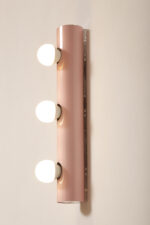 Smukła trzypunktowa aluminiowa cylindryczna różowa lampa ścienna/kinkiet o pionowej, lub poziomej orientacji, Targetti, Włochy, lata 80. - obrazek 18
