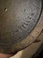 Mosiężny parasolnik/stojak na parasole w kolorze starego złota z bokami z blachy perforowanej lakierowanej na czerwono, Wagner Keller, Niemcy, lata 50/60. - obrazek 48