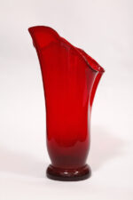 Szklany czerwony wazon "Chusta", projekt Zbigniew Horbowy, Huta Szkła Gospodarczego "Sudety" w Szczytnej Śląskiej, Polska, lata 70. - obrazek 8
