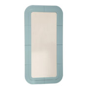 Prostokątne lustro ścienne osadzone w modułowej niebieskiej lekkiej ramie z tworzywa z zaokrąglonymi rogami, Anna Castelli Ferrieri, firma Kartell, Włochy, lata 60.