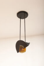 Czarna matowa stalowa jednopunktowa lampa sufitowa z siedmioma półprzeźroczystym ręcznie formowanymi miodowymi plastrami ze szkła Murano, AV Mazzega, Włochy, lata 80. - obrazek 13