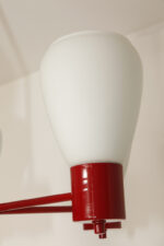 Pięciopunktowa czerwona metalowa lampa sufitowa/żyrandol ze szklanymi mlecznobiałymi kloszami, Niemcy, lata 60/70. - obrazek 11