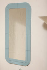 Prostokątne lustro ścienne osadzone w modułowej niebieskiej lekkiej ramie z tworzywa z zaokrąglonymi rogami, Anna Castelli Ferrieri, firma Kartell, Włochy, lata 60. - obrazek 22