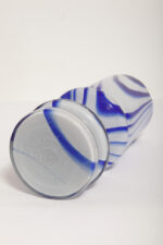 Jasno szaroniebieski średniej wielkości (22,5 cm) masywny dwuwarstwowy ręcznie formowany szklany wazon w stylu projektów Carlo Moretti/Murano, lata 70. - obrazek 22