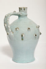 Ceramiczny pękaty dzbanek/amfora/bukłak (21,5 cm) w morskim/jasnoniebieskim kolorze z uchem i wypustkami, Niemcy, lata 60. - obrazek 13