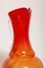 Duży szklany pomarańczowo-czerwony dzbanek "Verona" z przezroczystym uchem, projekt Ludwik Fiedorowicz, Huta Szkła Gospodarczego "Ząbkowice" w Dąbrowie Górniczej, Polska, wzór z 1982 roku - obrazek 14