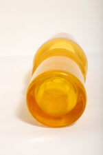 Średniej wielkości (27 cm) żółty symetryczny ręcznie formowany wazon ze szkła sodowego barwionego w masie, projekt (przypisywany) Lucyna Pijaczewska, Huta Szkła Artystycznego ''Barbara'' w Polanicy Zdrój, Polska, lata 70. - obrazek 17