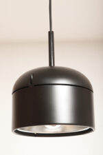 Nieduża jednopunktowa lampa wisząca/sufitowa z czarnym satynowym kloszem z tworzywa i metalowym srebrnym odbłyśnikiem, projekt Arnold Berges dla Staff Leuchten, Model 5518/19/38, Niemcy, lata 70. - obrazek 15