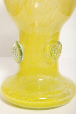 Duży cytrynowy szklany wazon/kielich z przeźroczystymi "guzikami", projekt Czesław Hajnysz, Spółdzielnia Pracy Przemysłu Ludowego i Artystycznego Kamionka w Łysej Górze, Polska, lata 70. - obrazek 15