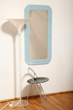 Prostokątne lustro ścienne osadzone w modułowej niebieskiej lekkiej ramie z tworzywa z zaokrąglonymi rogami, Anna Castelli Ferrieri, firma Kartell, Włochy, lata 60. - obrazek 26