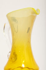 Duży szklany dzbanek "Verona" w różnych odcieniach żółtego z przezroczytym uchem, projekt Ludwik Fiedorowicz, Huta Szkła Gospodarczego "Ząbkowice" w Dąbrowie Górniczej, Polska, wzór z 1982 roku - obrazek 16