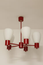 Pięciopunktowa czerwona metalowa lampa sufitowa/żyrandol ze szklanymi mlecznobiałymi kloszami, Niemcy, lata 60/70. - obrazek 17