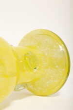 Duży cytrynowy szklany wazon/kielich z przeźroczystymi "guzikami", projekt Czesław Hajnysz, Spółdzielnia Pracy Przemysłu Ludowego i Artystycznego Kamionka w Łysej Górze, Polska, lata 70. - obrazek 17