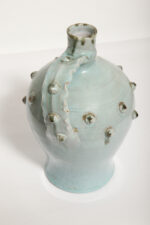Ceramiczny pękaty dzbanek/amfora/bukłak (21,5 cm) w morskim/jasnoniebieskim kolorze z uchem i wypustkami, Niemcy, lata 60. - obrazek 18