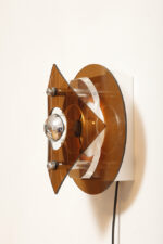 Okrągły półprzezroczysty kinkiet w stylu Space Age złożony z kilku równolegle ustawionych względem siebie płaszczyzn z akrylu/pleksi, firma Herda, Holandia, lata 70. - obrazek 18