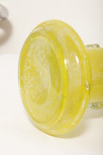 Duży cytrynowy szklany wazon/kielich z przeźroczystymi "guzikami", projekt Czesław Hajnysz, Spółdzielnia Pracy Przemysłu Ludowego i Artystycznego Kamionka w Łysej Górze, Polska, lata 70. - obrazek 19