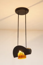 Czarna matowa stalowa jednopunktowa lampa sufitowa z siedmioma półprzeźroczystym ręcznie formowanymi miodowymi plastrami ze szkła Murano, AV Mazzega, Włochy, lata 80. - obrazek 34