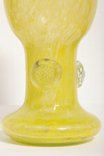 Duży cytrynowy szklany wazon/kielich z przeźroczystymi "guzikami", projekt Czesław Hajnysz, Spółdzielnia Pracy Przemysłu Ludowego i Artystycznego Kamionka w Łysej Górze, Polska, lata 70. - obrazek 20