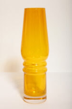 Średniej wielkości (27 cm) żółty symetryczny ręcznie formowany wazon ze szkła sodowego barwionego w masie, projekt (przypisywany) Lucyna Pijaczewska, Huta Szkła Artystycznego ''Barbara'' w Polanicy Zdrój, Polska, lata 70. - obrazek 2