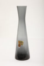 Delikatny średniej wielkości (25 cm) szklany ręcznie formowany wazon z cienkiego dymionego szkła w szarym kolorze w kształcie zbliżonym do klepsydry, Niemcy, lata 70. - obrazek 2