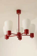 Pięciopunktowa czerwona metalowa lampa sufitowa/żyrandol ze szklanymi mlecznobiałymi kloszami, Niemcy, lata 60/70. - obrazek 21