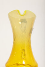 Duży szklany dzbanek "Verona" w różnych odcieniach żółtego z przezroczytym uchem, projekt Ludwik Fiedorowicz, Huta Szkła Gospodarczego "Ząbkowice" w Dąbrowie Górniczej, Polska, wzór z 1982 roku - obrazek 21