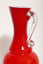Duży szklany dwuwarstwowy czerwony dzbanek "Verona" z mlecznobiałym wnętrzem i przezroczystym uchem, projekt Ludwik Fiedorowicz, Huta Szkła Gospodarczego "Ząbkowice" w Dąbrowie Górniczej, Polska, wzór z 1982 roku - obrazek 17