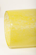 Duży cytrynowy szklany wazon/kielich z przeźroczystymi "guzikami", projekt Czesław Hajnysz, Spółdzielnia Pracy Przemysłu Ludowego i Artystycznego Kamionka w Łysej Górze, Polska, lata 70. - obrazek 21