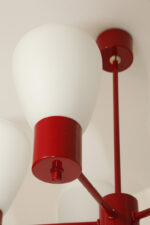 Pięciopunktowa czerwona metalowa lampa sufitowa/żyrandol ze szklanymi mlecznobiałymi kloszami, Niemcy, lata 60/70. - obrazek 22