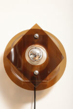 Okrągły półprzezroczysty kinkiet w stylu Space Age złożony z kilku równolegle ustawionych względem siebie płaszczyzn z akrylu/pleksi, firma Herda, Holandia, lata 70. - obrazek 22