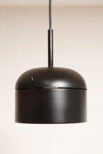 Nieduża jednopunktowa lampa wisząca/sufitowa z czarnym satynowym kloszem z tworzywa i metalowym srebrnym odbłyśnikiem, projekt Arnold Berges dla Staff Leuchten, Model 5518/19/38, Niemcy, lata 70. - obrazek 22