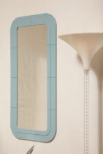 Prostokątne lustro ścienne osadzone w modułowej niebieskiej lekkiej ramie z tworzywa z zaokrąglonymi rogami, Anna Castelli Ferrieri, firma Kartell, Włochy, lata 60. - obrazek 33