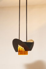 Czarna matowa stalowa jednopunktowa lampa sufitowa z siedmioma półprzeźroczystym ręcznie formowanymi miodowymi plastrami ze szkła Murano, AV Mazzega, Włochy, lata 80. - obrazek 37