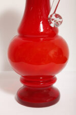 Duży szklany dwuwarstwowy czerwony dzbanek "Verona" z mlecznobiałym wnętrzem i przezroczystym uchem, projekt Ludwik Fiedorowicz, Huta Szkła Gospodarczego "Ząbkowice" w Dąbrowie Górniczej, Polska, wzór z 1982 roku - obrazek 19